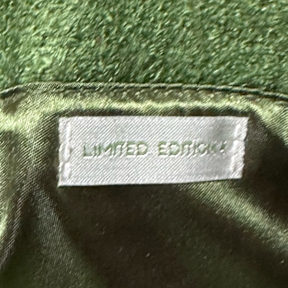 Limited Edition "Goldie" Tote by Bath and Body Works - EUC - Pink and Green - Picture 9 of 13